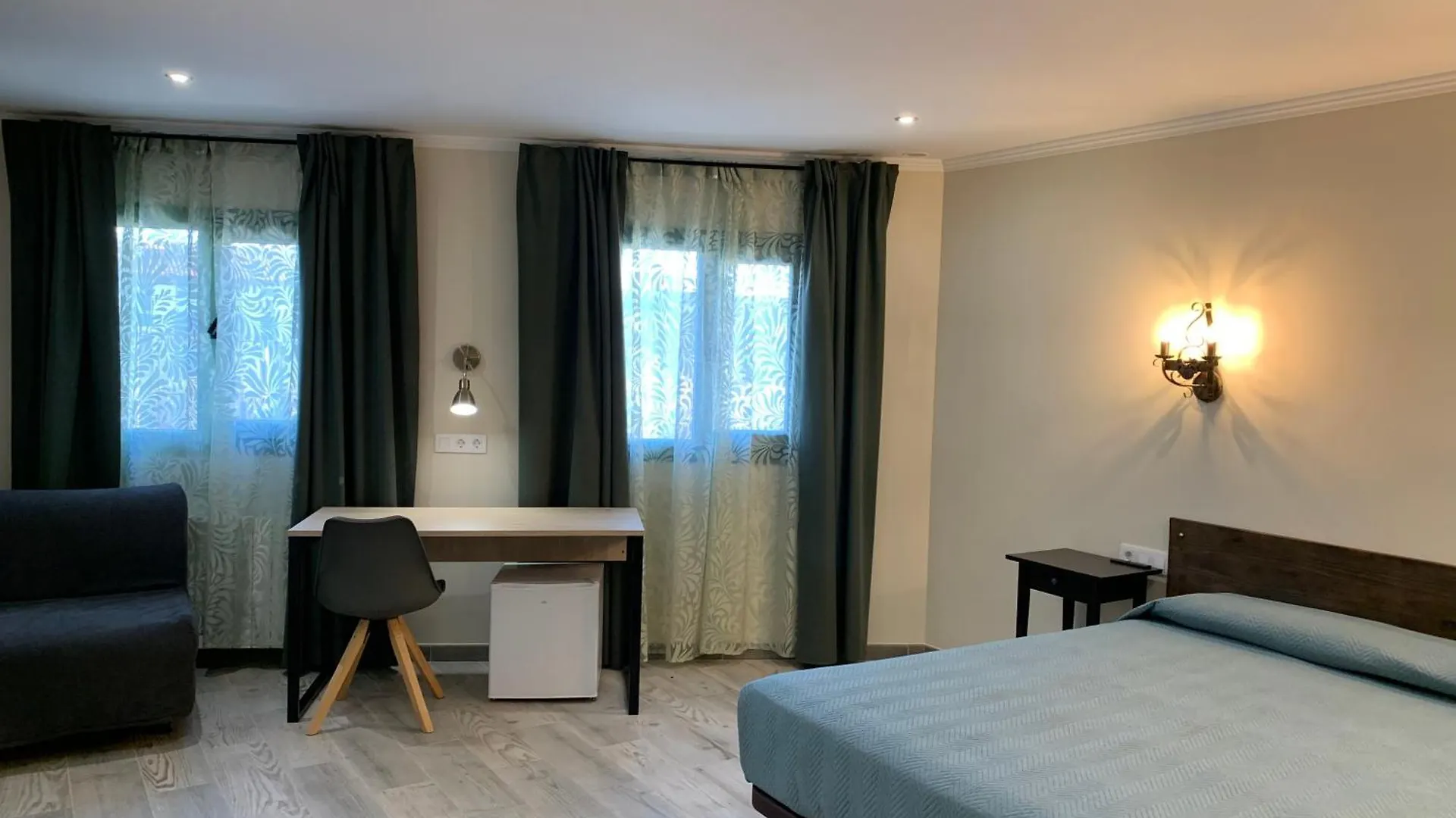 Hostal Milana 지로나