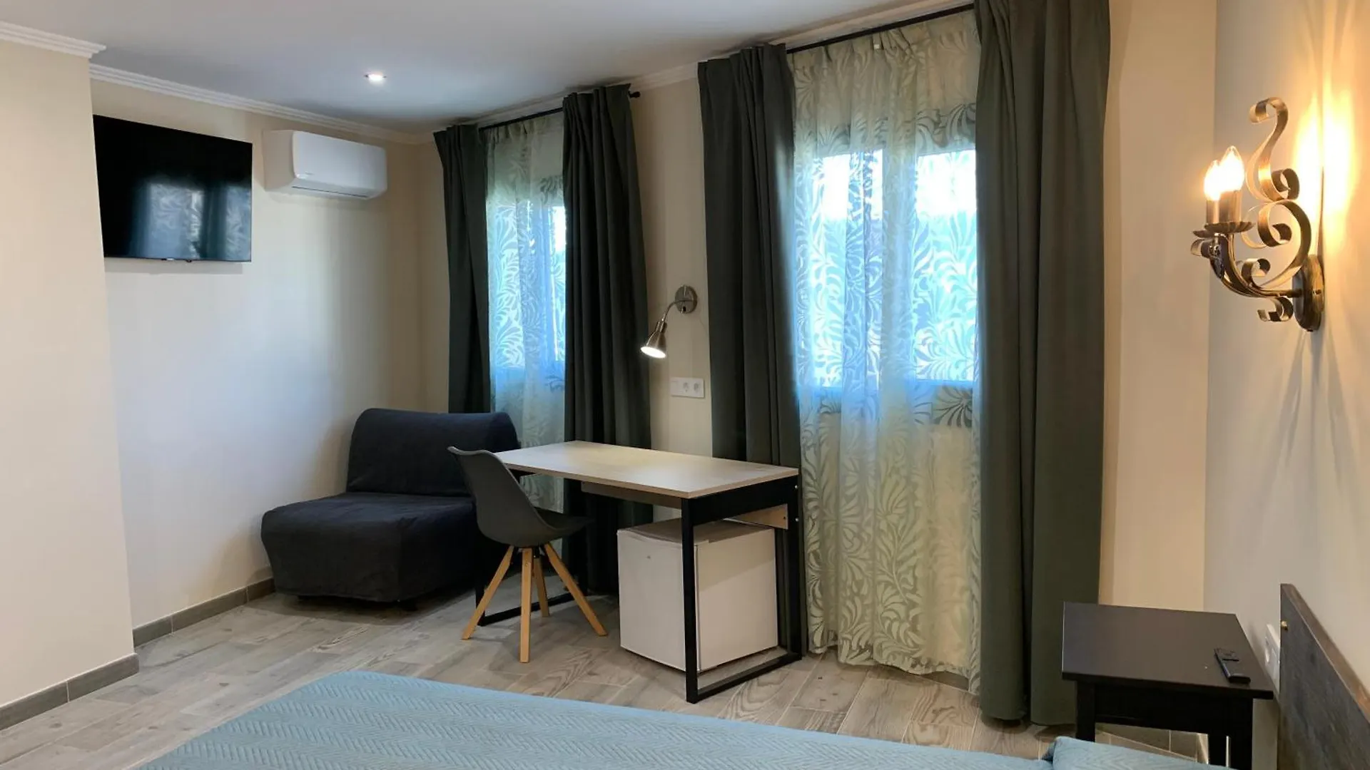Hostal Milana 지로나 게스트하우스