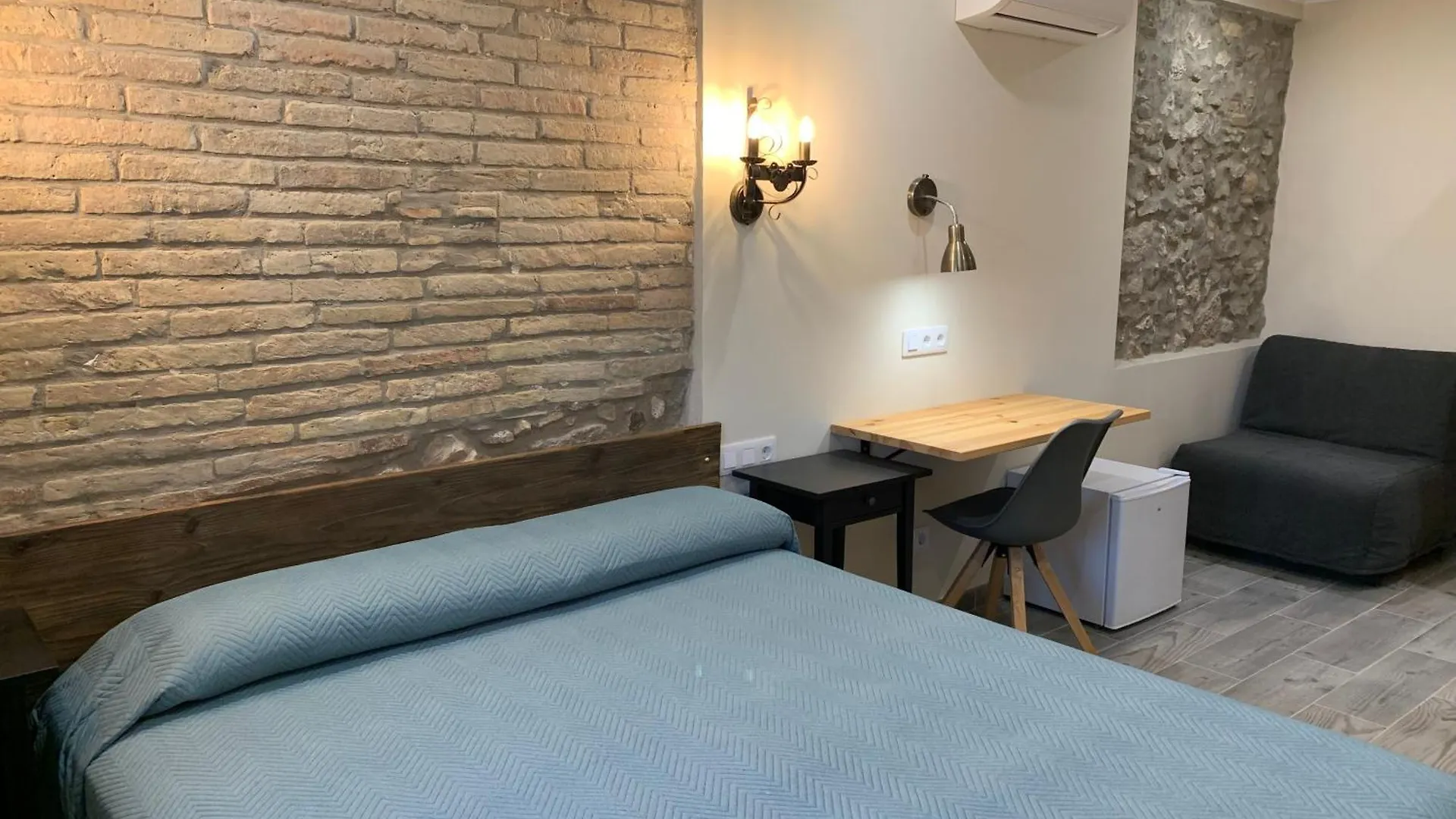 Hostal Milana Girona Spagna