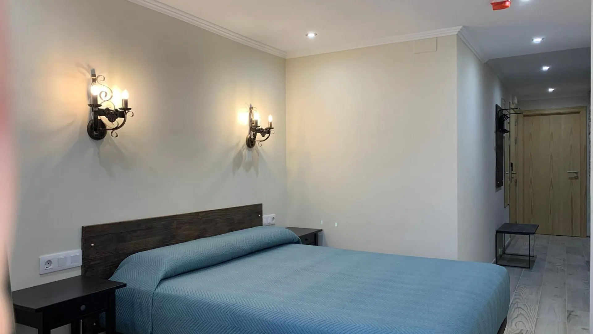 Hostal Milana Girona Spagna